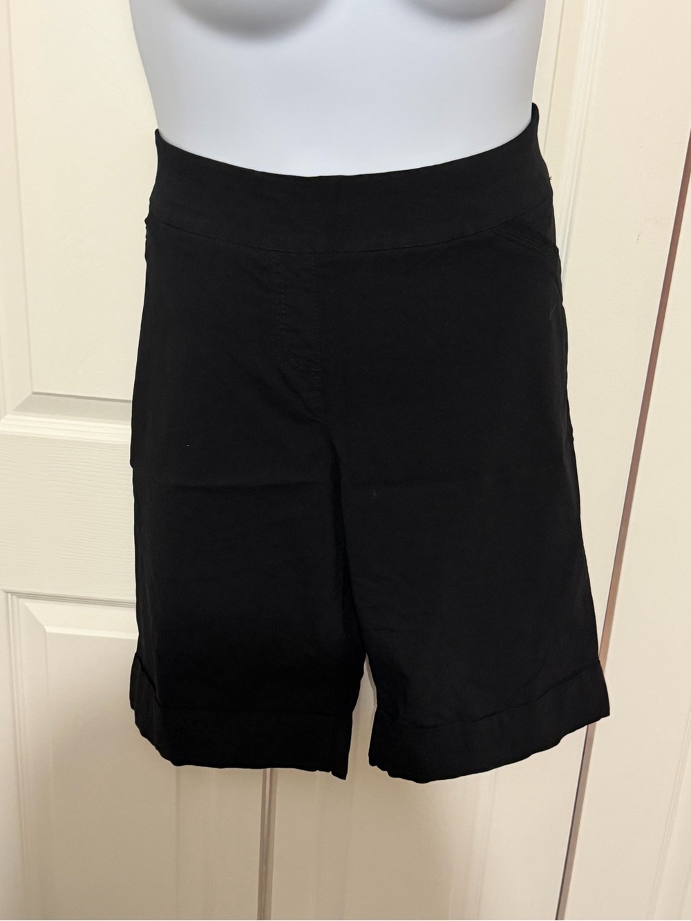 Vintage Women's Black Pull-On Casual Shorts 24w